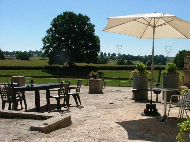 Domaine De La Madeleine Bed & Breakfast Ygrande Exterior photo