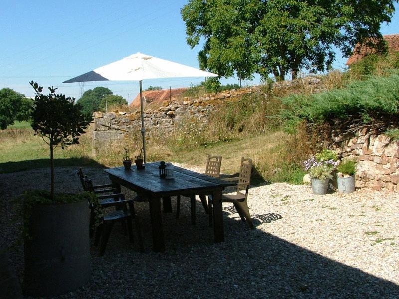 Domaine De La Madeleine Bed & Breakfast Ygrande Exterior photo