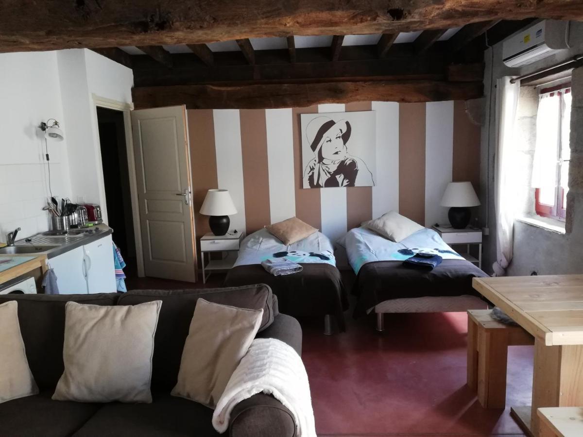 Domaine De La Madeleine Bed & Breakfast Ygrande Exterior photo