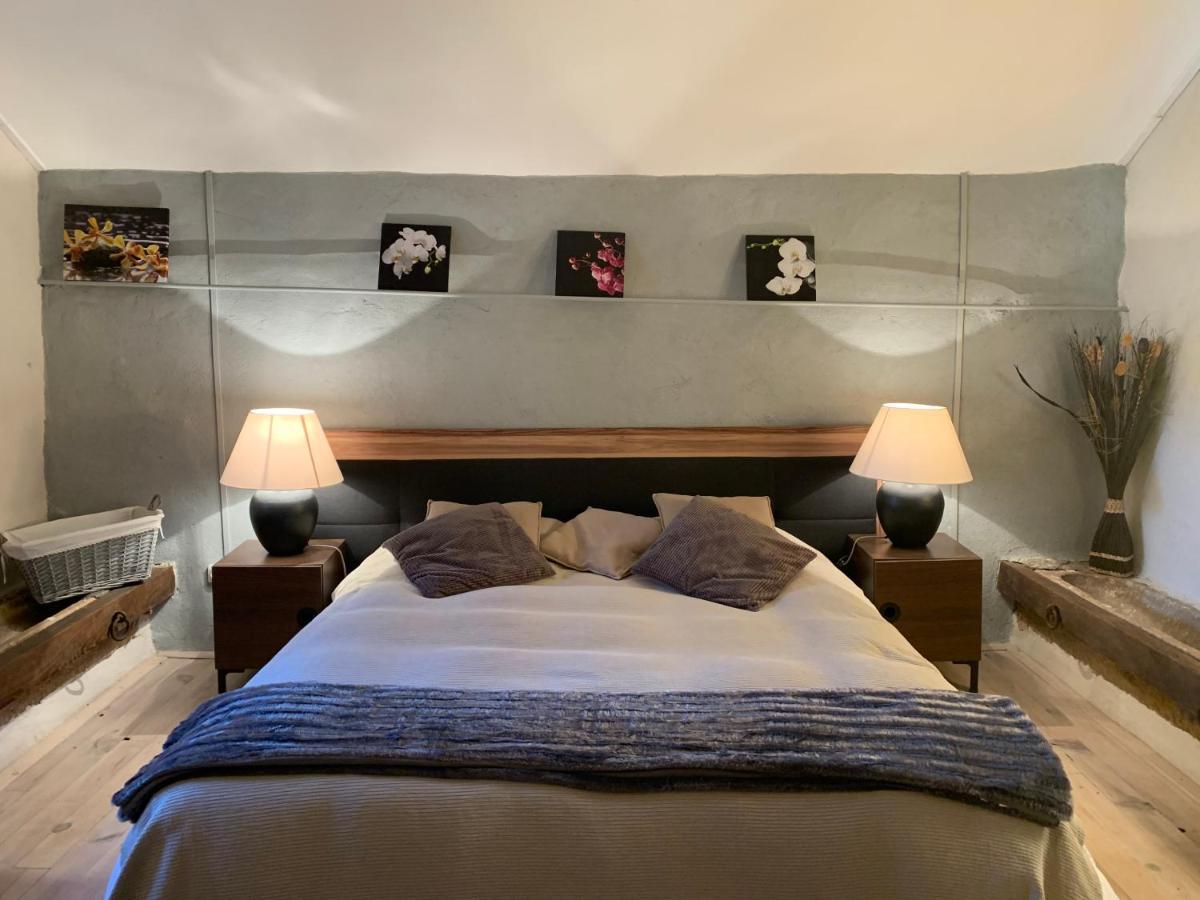 Domaine De La Madeleine Bed & Breakfast Ygrande Exterior photo